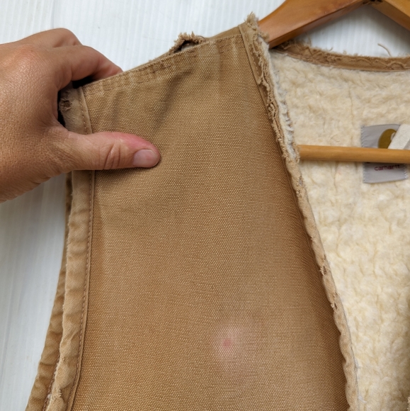 CARHARTT worn-in ripped distressed faded Sherpa lined tan duck vest coat - Picture 7 of 12